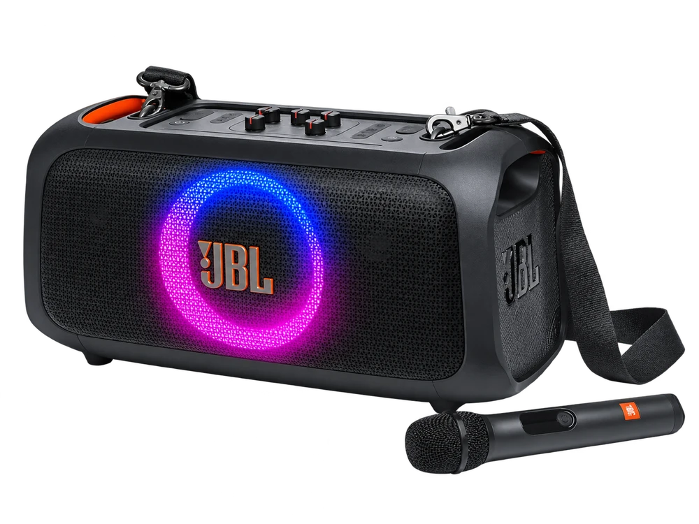 附無線麥克風的 JBL 音響